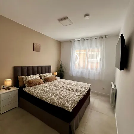 Leoni 1 Linea Apartment *