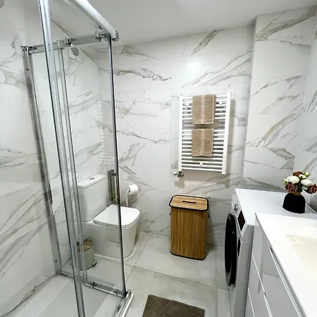 Leoni 1 Linea Apartment