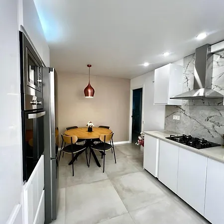 Leoni 1 Linea Apartament